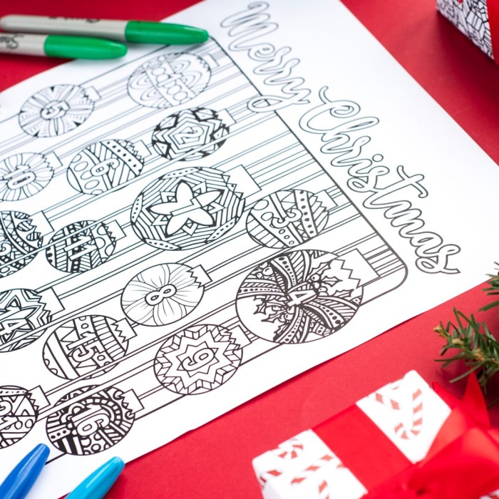 Coloring page advent calendar - A no-sugar advent calendar alternative for Christmas! | Find more Christmas printable activities and coloring pages at www.sarahrenaeclark.com/christmas