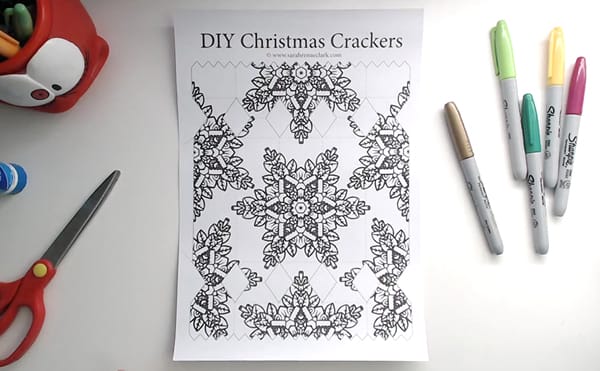 How to make a DIY Christmas Cracker – Step 1 How to make a DIY Christmas Cracker - Step 1