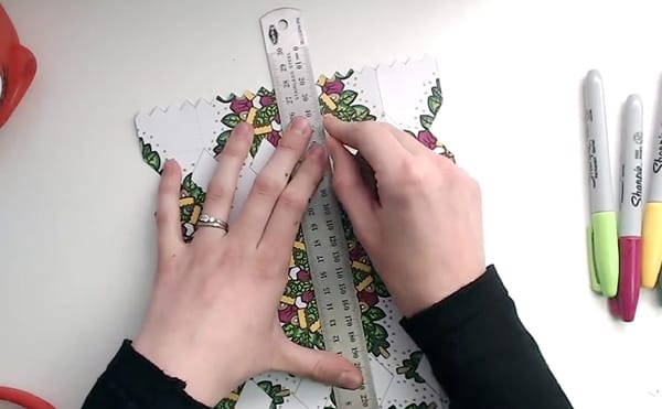 How to make a DIY Christmas Cracker – Step 4 How to make a DIY Christmas Cracker - Step 4
