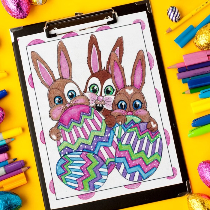 Download these adorable bunnies on this Easter coloring page by Sarah Renae Clark! | Find more Easter coloring pages and printables at www.sarahrenaeclark.com