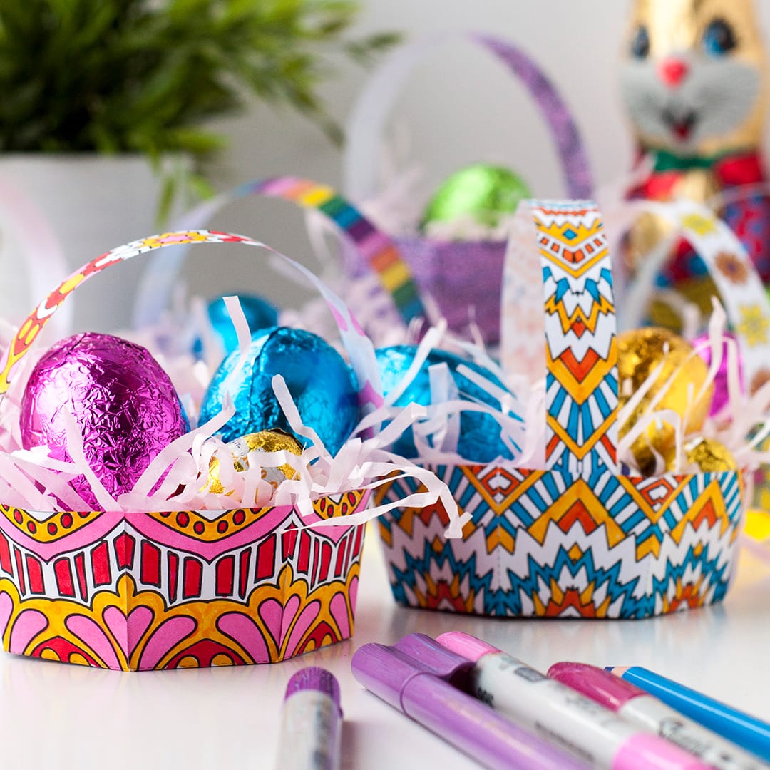 Make an Easter egg basket with this free template and easy tutorial by Sarah Renae Clark. Click to get started! http://sarahrenaeclark.com/2017/how-to-make-easter-egg-basket-free-template/