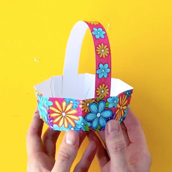 Make an Easter egg basket with this free template and easy tutorial by Sarah Renae Clark. Click to get started! http://sarahrenaeclark.com/2017/how-to-make-easter-egg-basket-free-template/