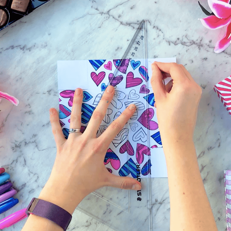 How to make a paper gift box for Mother’s Day – Base Step 4 How to make a paper gift box for Mother's Day - Base Step 4