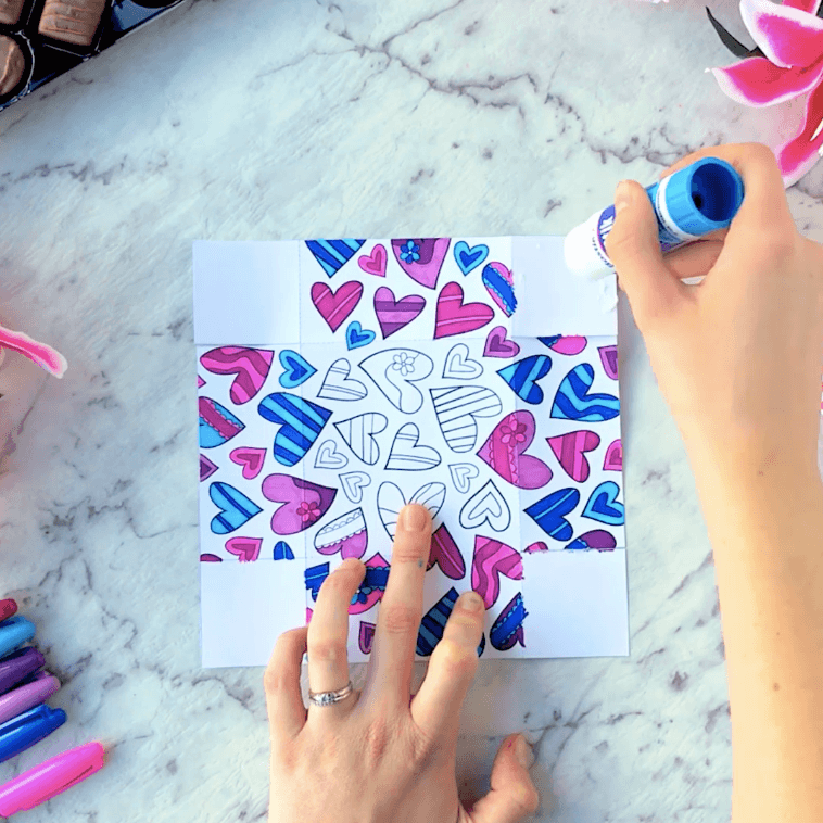 How to make a paper gift box for Mother’s Day – Base Step 6 How to make a paper gift box for Mother's Day - Base Step 6