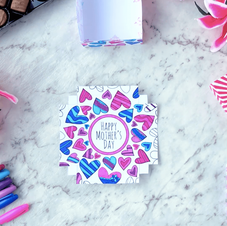How to make a paper gift box for Mother's Day - Lid Step 2
