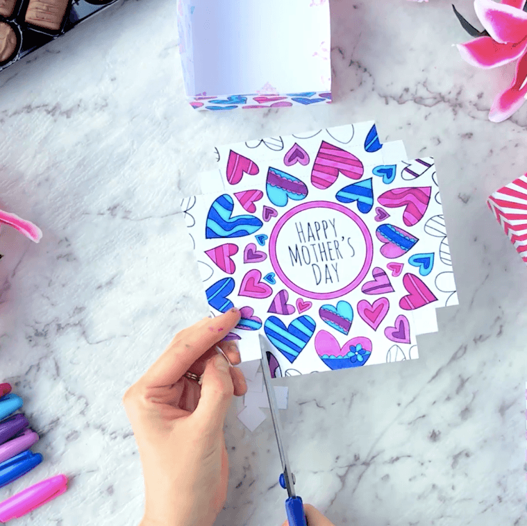 How to make a paper gift box for Mother's Day - Lid Step 3