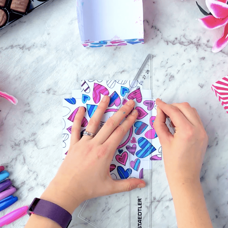 How to make a paper gift box for Mother’s Day – Lid Step 4 How to make a paper gift box for Mother's Day - Lid Step 4