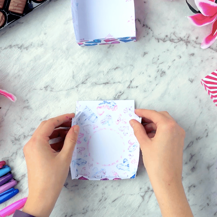 How to make a paper gift box for Mother's Day - Lid Step 1