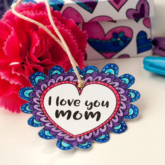 These printable Mother’s Day gift tags are fun to color in and a great way to personalize your Mother’s Day gift! 8 Designs available to color for Mother’s Day - Both “mom” and “mum” spellings are available | Find more Mother’s Day printables and free coloring pages at https://sarahrenaeclark.com/shop/cat/seasonal/mothers-day/