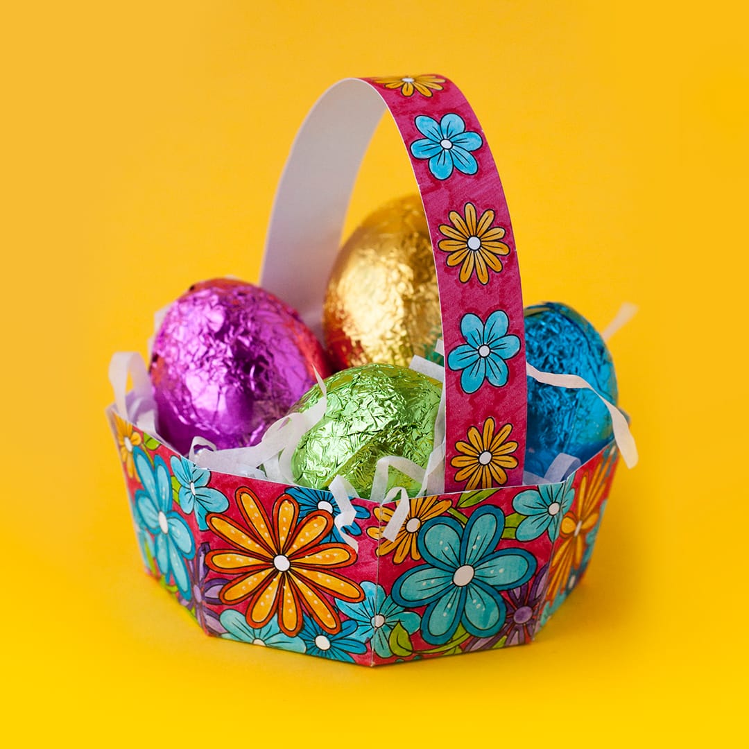 Make an Easter egg basket with this free template and easy tutorial by Sarah Renae Clark. Click to get started! http://sarahrenaeclark.com/2017/how-to-make-easter-egg-basket-free-template/