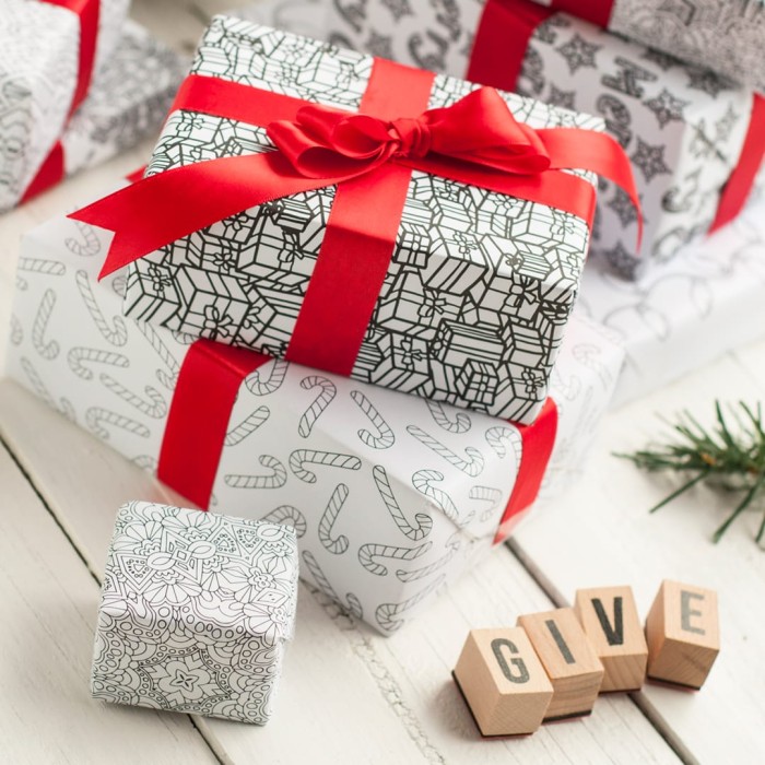 DIY Christmas wrapping paper – 8 printable gift wrap templates for Christmas gift wrapping | Find more Christmas printable activities and coloring pages at www.sarahrenaeclark.com/christmas