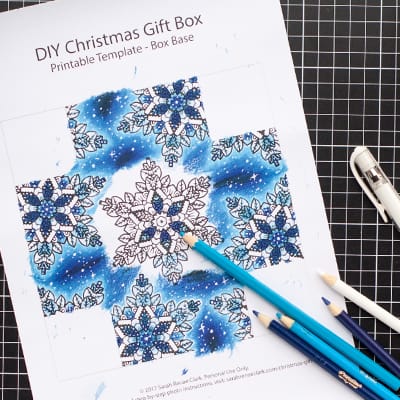 How to make a Christmas paper gift box - Base step 2