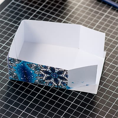 How to make a Christmas paper gift box - Base step 8