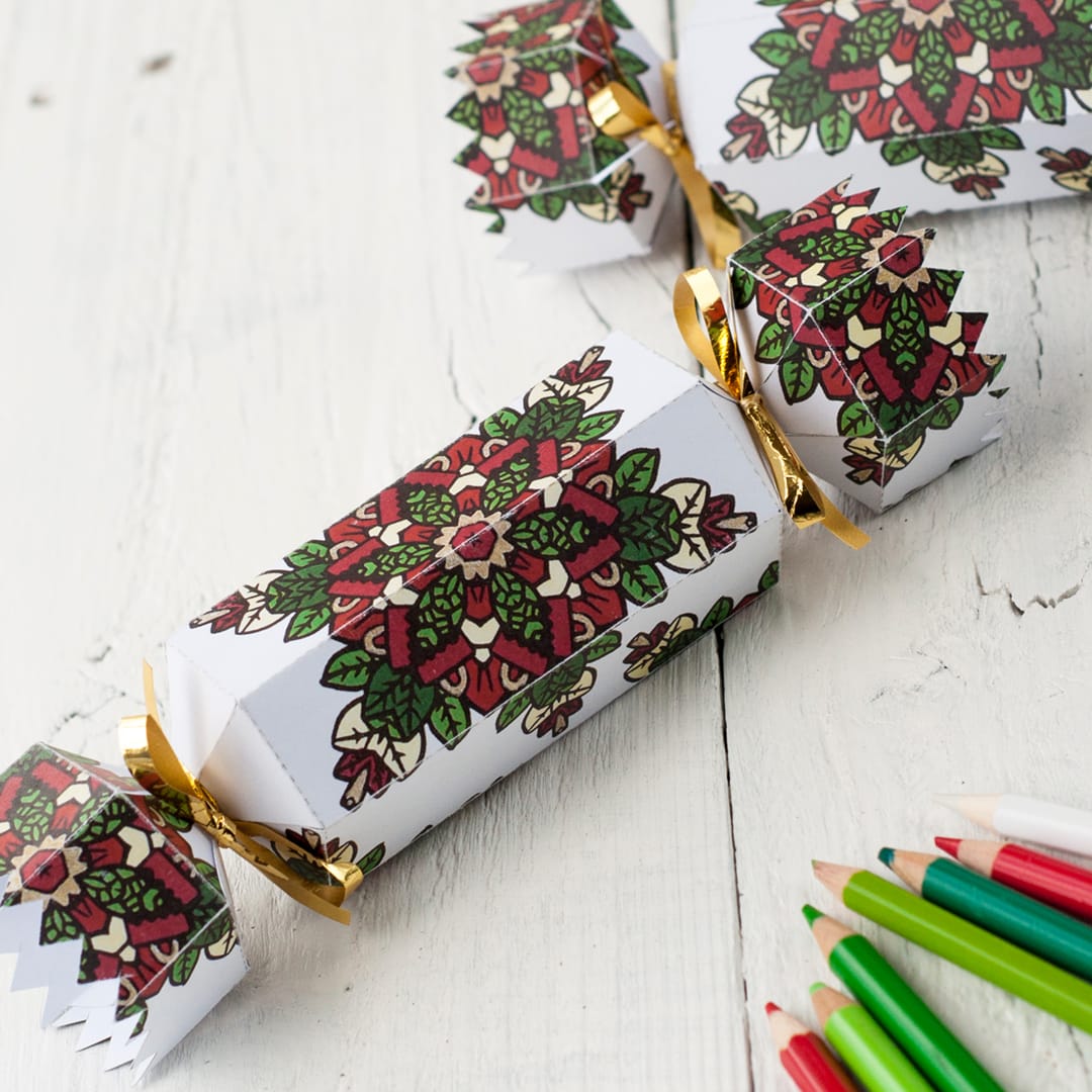 Make your own Christmas Crackers with this free printable cracker template! Find more Christmas printables at www.sarahrenaeclark.com/christmas