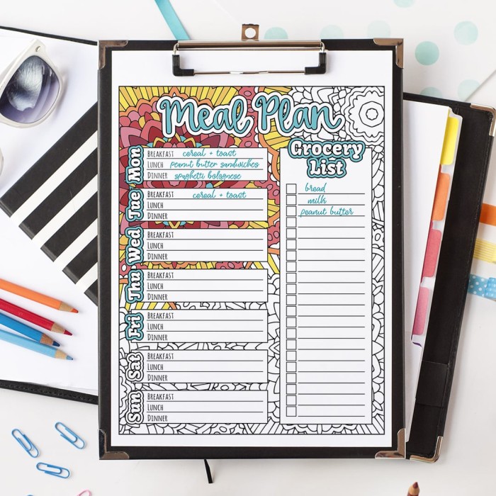 Meal planner printable - color in and plan your weekly meals for the family! Includes breakfast, lunch and dinner plus a grocery list. Find more planner printables at www.sarahrenaeclark.com | #printable #printables